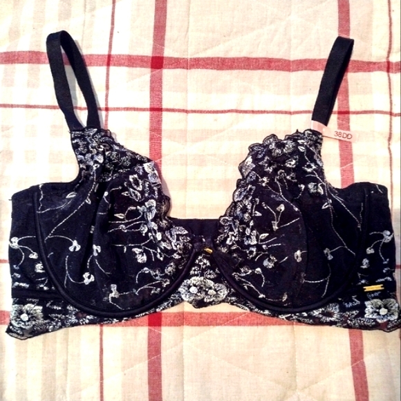 La Vie En Rose Other - ⭐️SOLD⭐️ La Vie En Rose Black White Floral Lace Unpadded Bra 38DD
